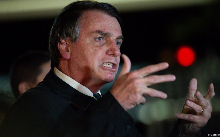 Bolsonaro: Amazônia não pega fogo e não tem nem um quarto de hectare desmatado