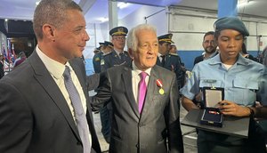 Apresentador do Jornal do Estado, Gilvan Fontes é homenageado e recebe maior condecoração da Polícia Militar de Sergipe / Foto: Foto: Vinícius Mecenas/TV Atalaia