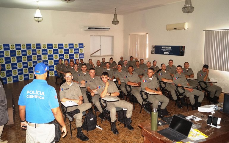  Polícia Científica realiza instrução para alunos do Curso de Formação e Aperfeiçoamento de Praças da PM 