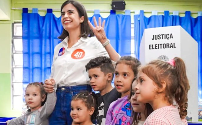 Tabata vota e diz que eleições foram desafiadoras, mas que acha que urnas vão 'surpreender'