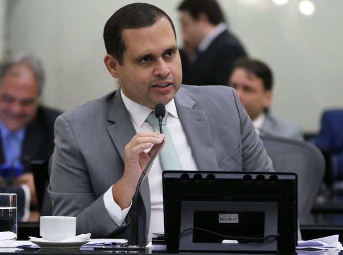 Deputado Fernando Pereira cobra apuração de assassinato em Junqueiro