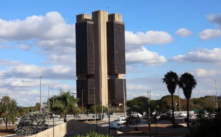 Déficit nas contas externas recua para US$ 5,1 bilhões em outubro impulsionado pela balança comercial