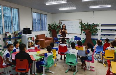 Projeto amplia práticas de leitura em biblioteca de escola municipal