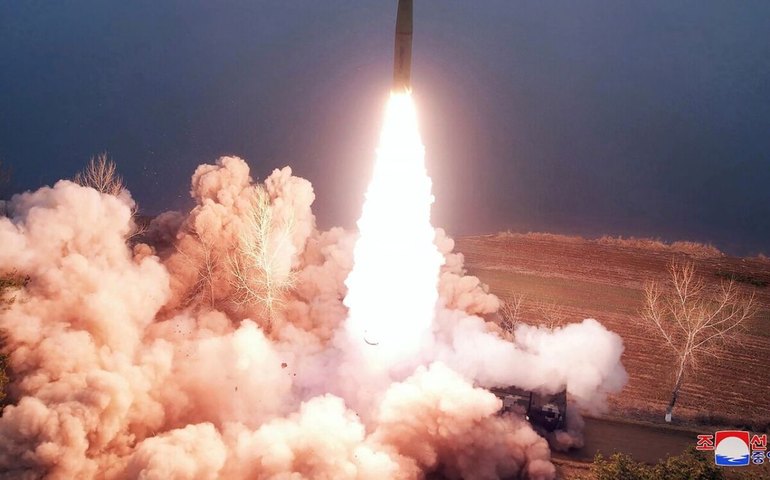 Foguete 'não identificado' da Coreia do Norte explode no mar após o lançamento, afirma Exército sul-coreano; vídeo