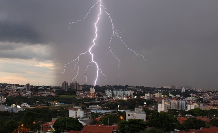 Brasil registrou 21,4 milhões de raios no verão Brasil registrou 21,4 milhões de raios no verão