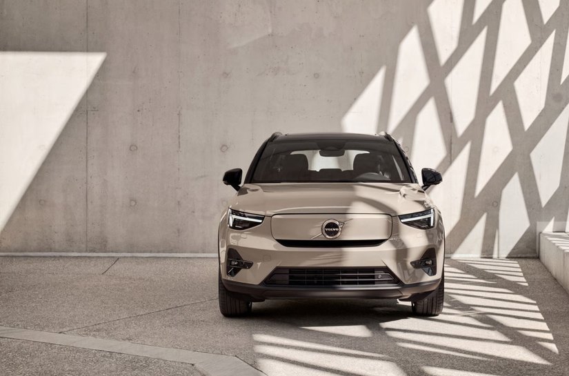 Volvo EX40 elétrico reúne desempenho, tecnologia e conforto na linha premium
