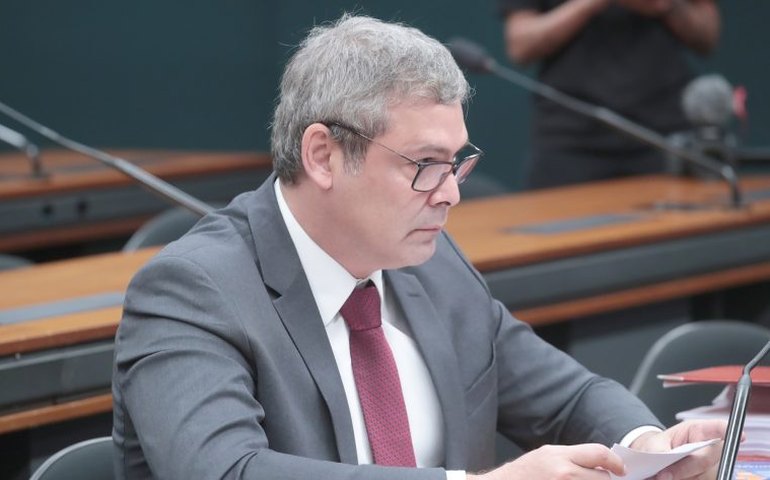 Líder do PT na Câmara pede que Conselho troque relator de caso contra Eduardo Bolsonaro