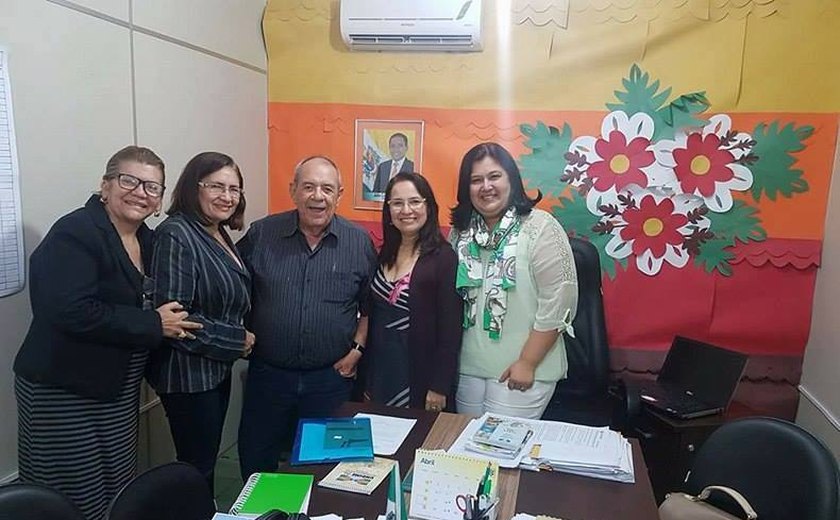 Carlito Lima e prefeito Júlio Cezar começam a detalhar a realização da I ª Feira Literária em Palmeira