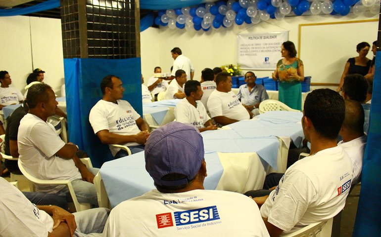 Sesi/AL e construtora abrem turma do EJA com 36 alunos