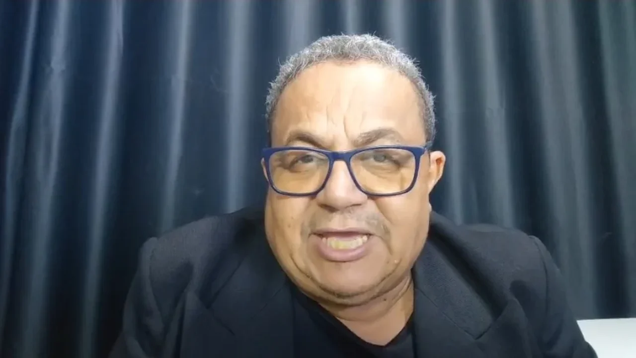 Clevânio Henrique reestreia na Cacique FM com o programa Microfone Aberto
