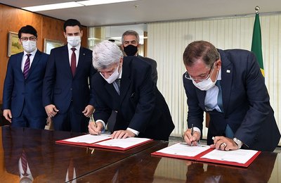 TJAL e STJ assinam termo de cooperação para uso de inteligência artificial