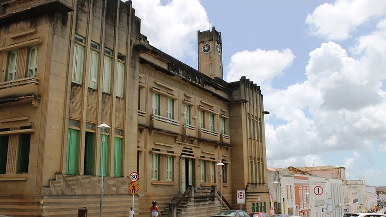 Prefeitura de Penedo recupera relógio da Associação Comercial