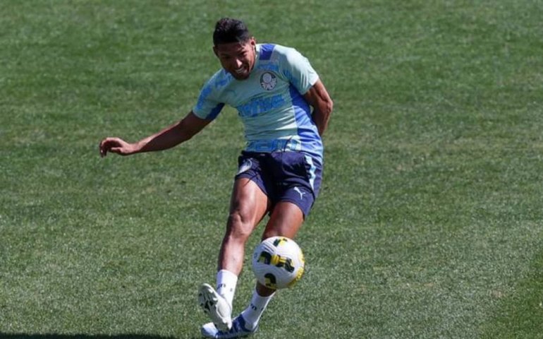 Rony prevê clássico difícil, mas crê em vitória na Vila; Veiga treina com o time