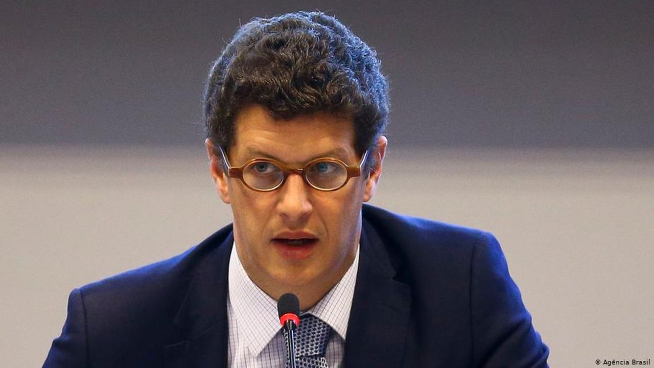Salles revoga despacho de abril que regularizava invasões na Mata Atlântica