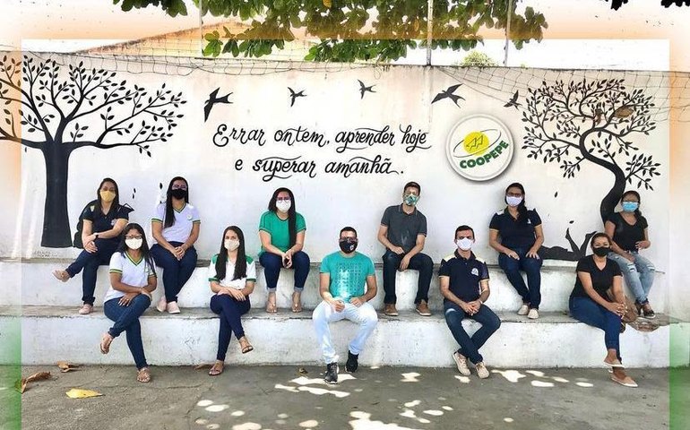 Alunas de cooperativa educacional de Penedo se destacam no Enem