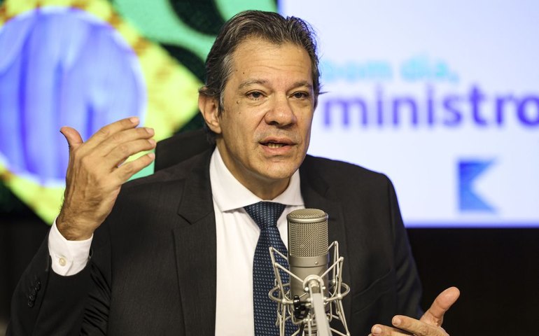 Consignado para CLT busca proteger trabalhador de juros, diz Haddad