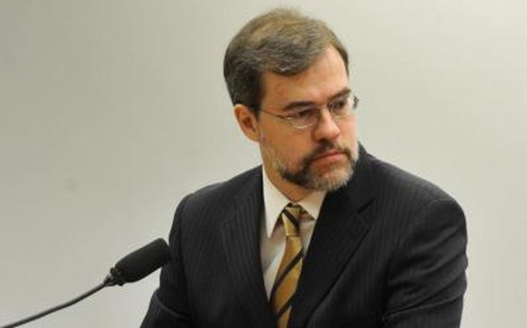 Como interino, Toffoli reabre com MP adesão de servidor a regime de previdência