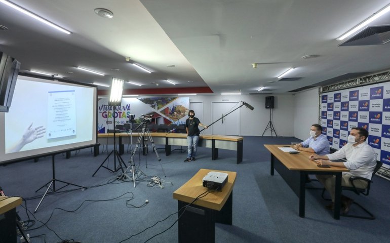 Governo do Estado entrega Centro de Atendimento à Covid 19 em Santana do Ipanema