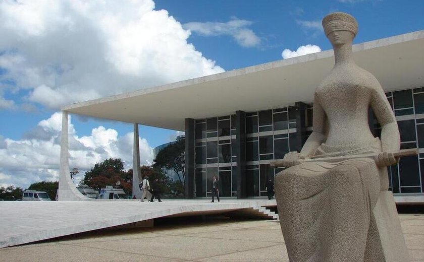 STF gasta R$ 384 por gravata a ser dada de presente pelos ministros