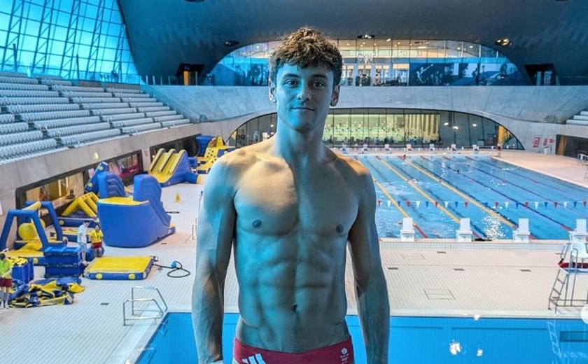 Casaco, bolsa, porta-medalha e mais: conheça as peças de tricô feitas pelo saltador e medalhista olímpico Tom Daley