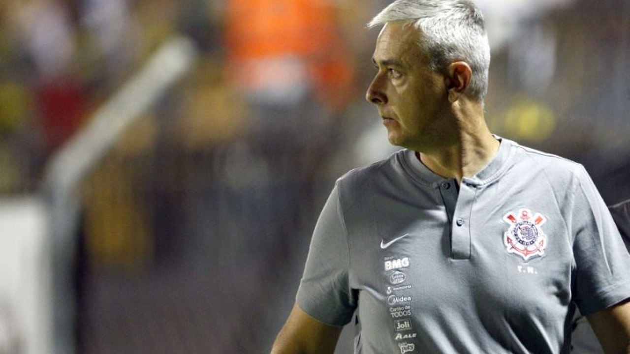 Tiago Nunes aprimora saída de bola do Corinthians e ensina Cássio a bater na bola