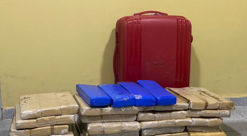 Homem e duas mulheres são presos transportando 65kg de maconha em Sergipe / Foto: Foto: Polícia Civil/SE