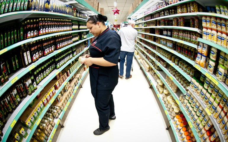 Guerra acelera reajustes de preços dos alimentos nas prateleiras