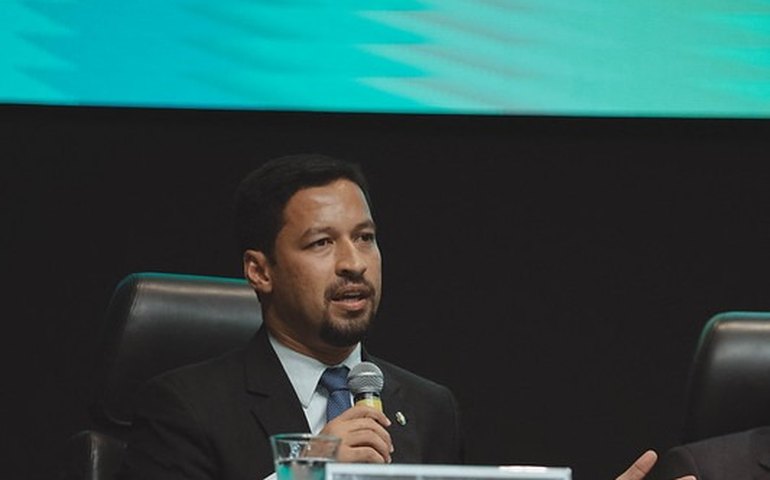 Durante a pandemia, Rodrigo Cunha tem atuação destacada na Educação