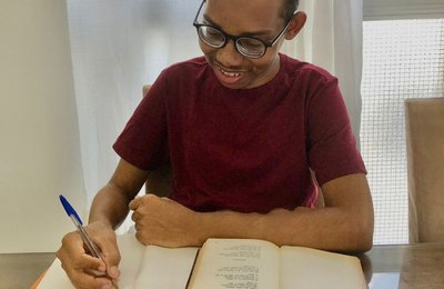 Com versos e rimas, aluno de Psicologia da Ufal usa cordel para apresentar trabalhos