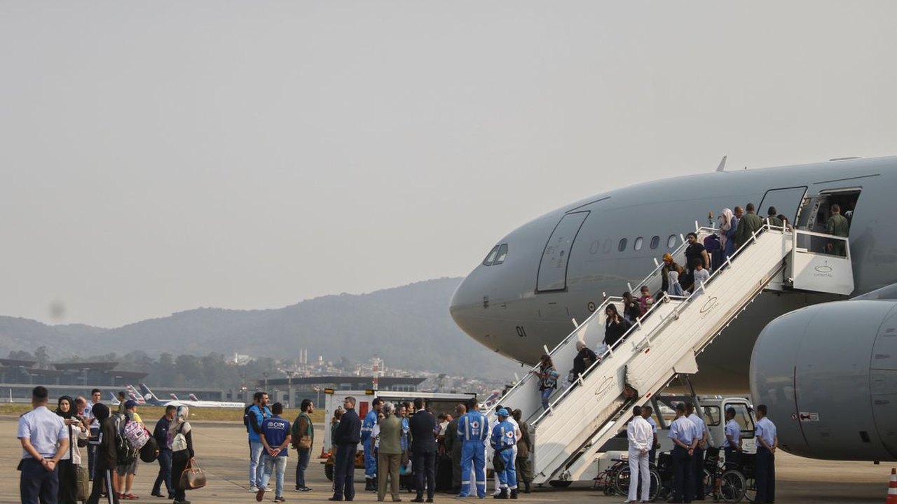 Terceiro grupo de brasileiros repatriados do Líbano chega a São Paulo