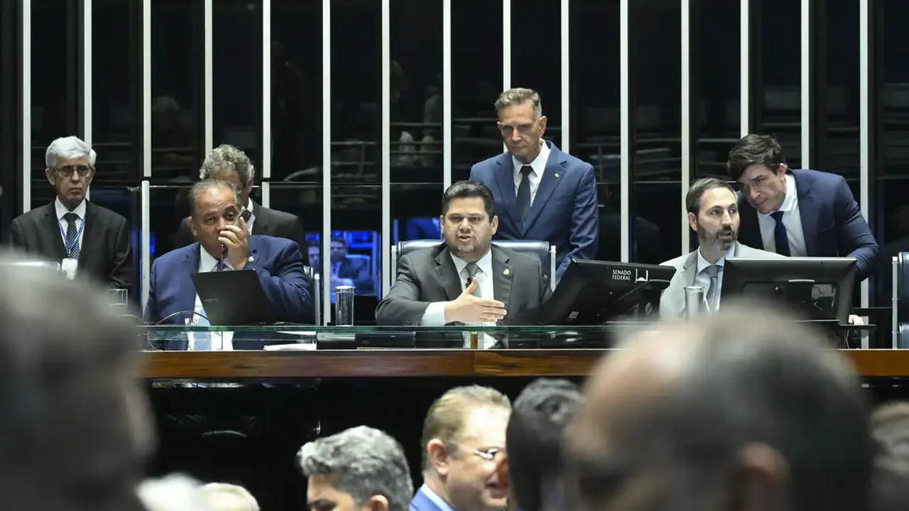Dosimetria: Alcolumbre promulga lei que beneficia condenados pelo 8/1