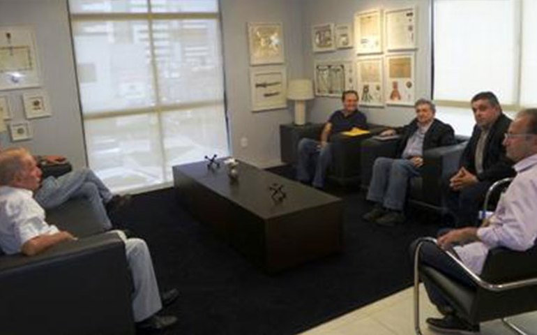 Prefeito de Palmeira dos Índios reúne-se com presidente do Senado em Maceió