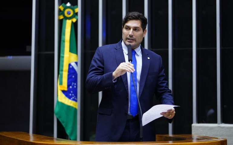 Projeto regulamenta publicidade de apostas esportivas na internet