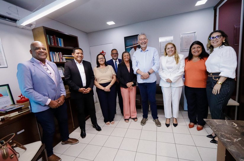 Tia Júlia reforça parceria com deputados federais Paulão, Rafael Brito e Marx Beltrão