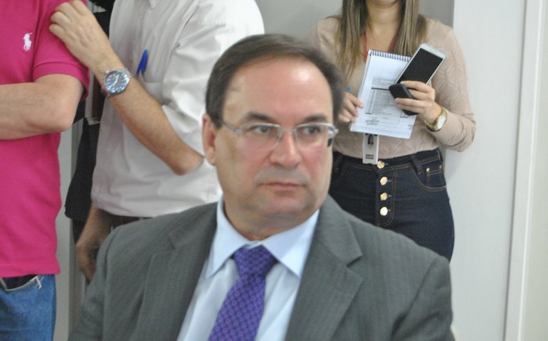 Luciano Barbosa descarta candidatura a federal em encontro no Agreste