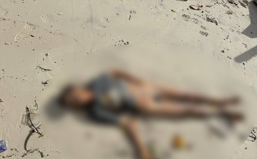 Corpo de homem com marcas de facadas é encontrado na orla de Maceió