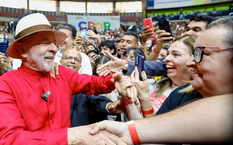 Lula defende América Latina independente contra “fala grossa” externa