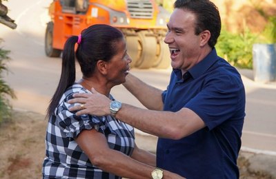 Prefeito Jorge Galvão comemora avanço na pavimentação urbana em Jundiá