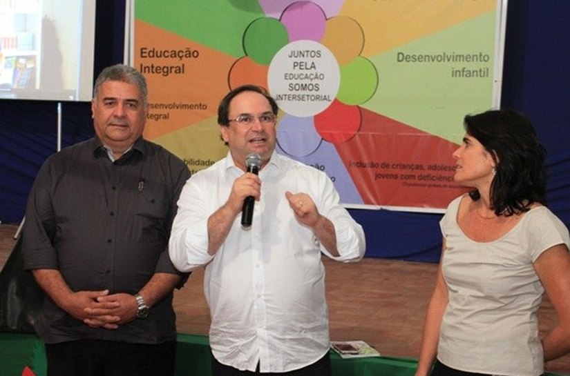 Barbosa anuncia nova escola de Ensino Médio em São Miguel dos Campos