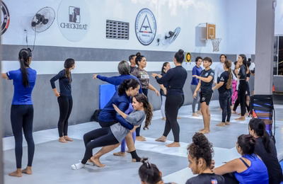 Ela Se Garante na Luta inicia aulas gratuitas de jiu-jitsu em academia de Penedo