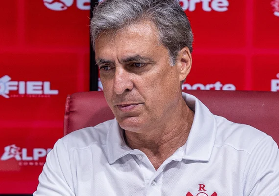 Presidente do CRB justifica saída de Louzer: ''Não dá para...''