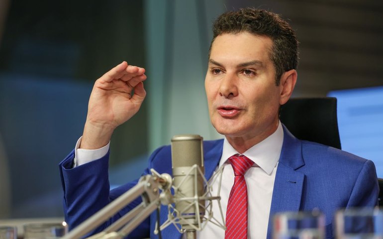 Governo federal anuncia investimento de R$ 4 bilhões em trens para o Recife