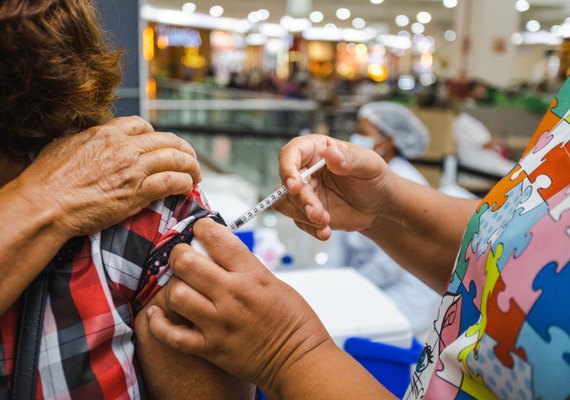 Maceió retoma vacinação contra Covid-19 após reabastecimento