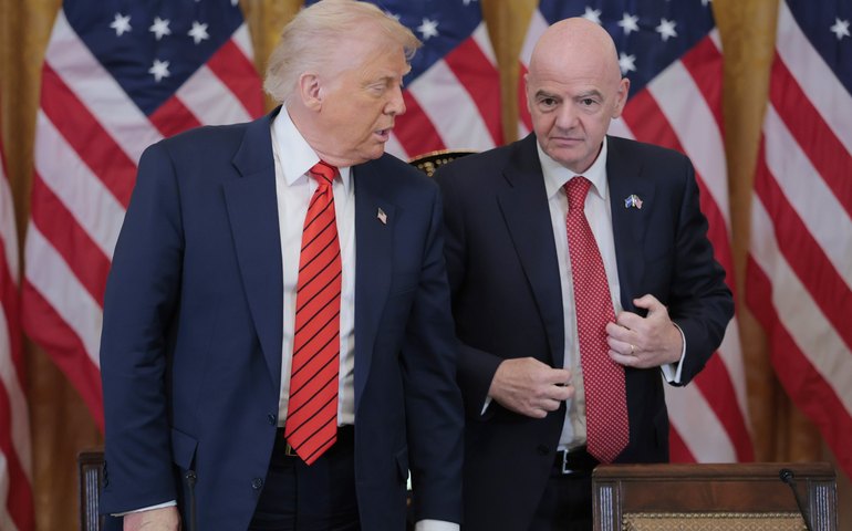 Infantino se reúne com Ronaldo e filho de Trump e anuncia escritório da Fifa na Trump Tower