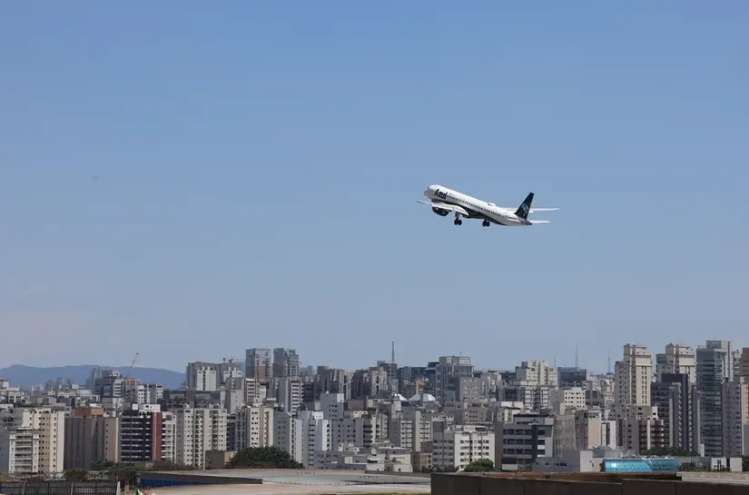 Brasil bate recorde de passageiros em voos domésticos em 2026