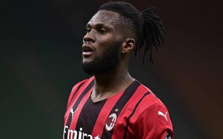 Barcelona contrata marfinense Frank Kessie e define multa de R$ 2,7 bilhões