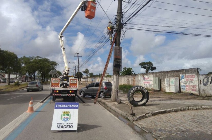 Prefeitura de Maceió revitaliza iluminação na Durval de Góes Monteiro