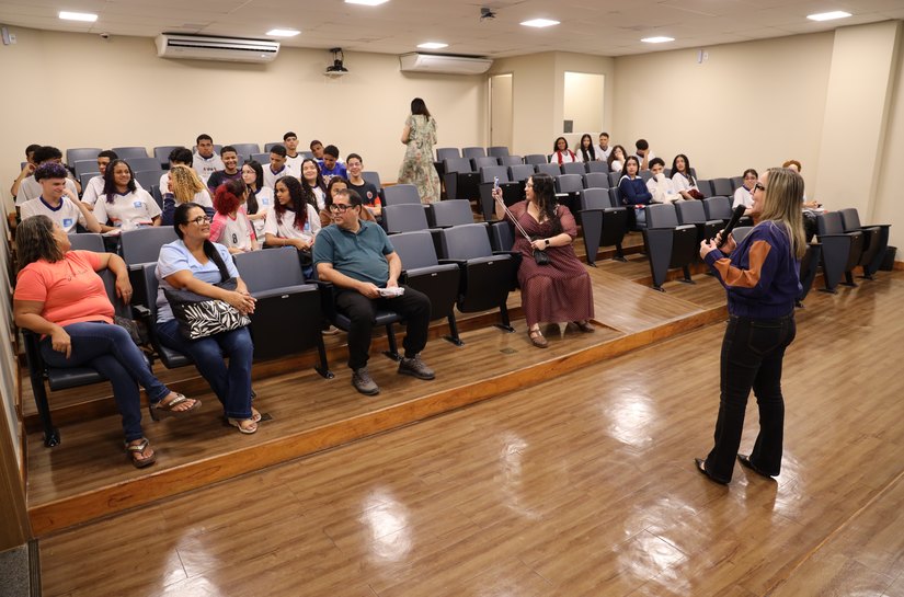 Ministério Público recebe mais uma escola estadual para palestra sobre direitos e deveres das crianças e dos adolescentes