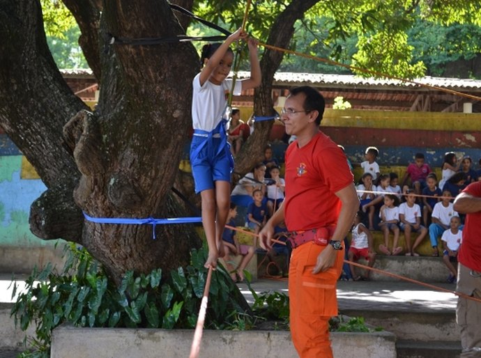 Bombeiros realizam atividades no Lar São Domingos