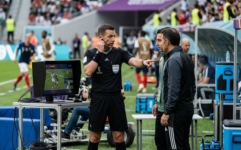 Fifa adota regra inspirada no basquete e amplia poderes do VAR para a Copa do Mundo